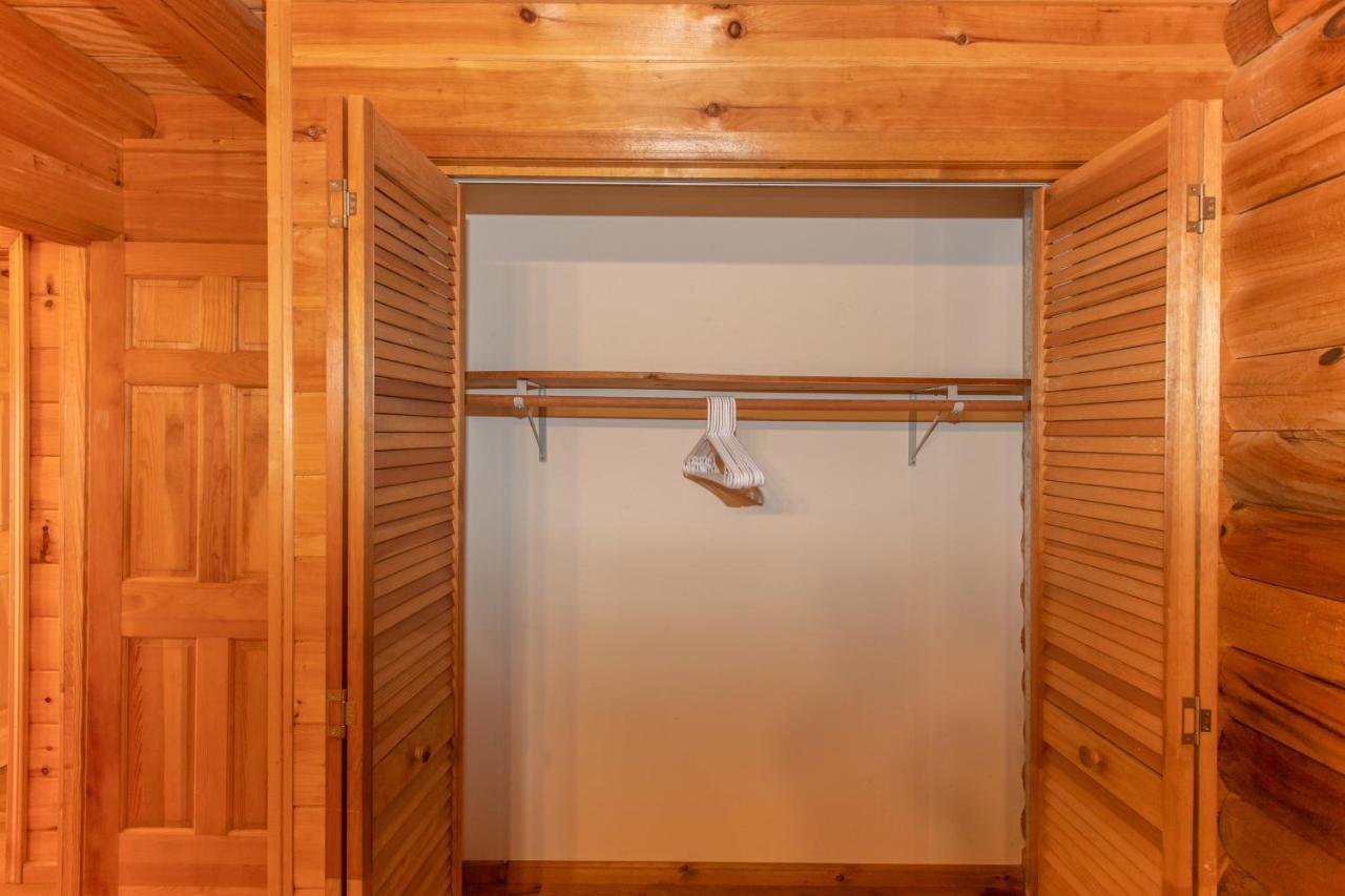 Treetops Cabin Easy To Asheville With Fast Wifi And Great View Swiss Exterior foto