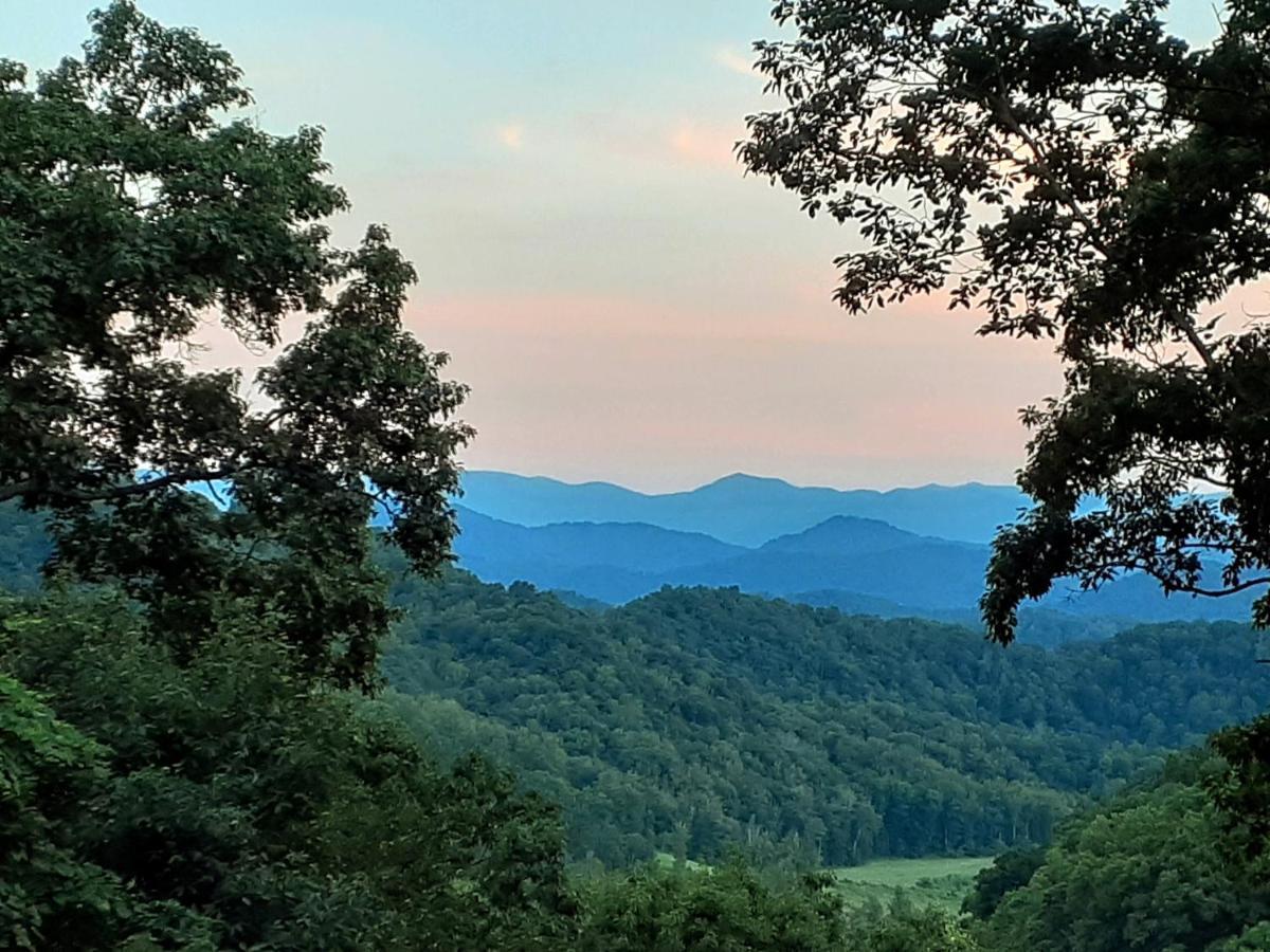 Treetops Cabin Easy To Asheville With Fast Wifi And Great View Swiss Exterior foto